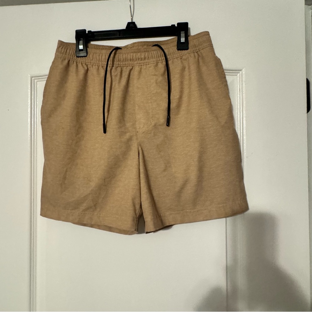 Mens Chubbies drawstring khaki shorts. Rare! Size medium. Shorts liner.